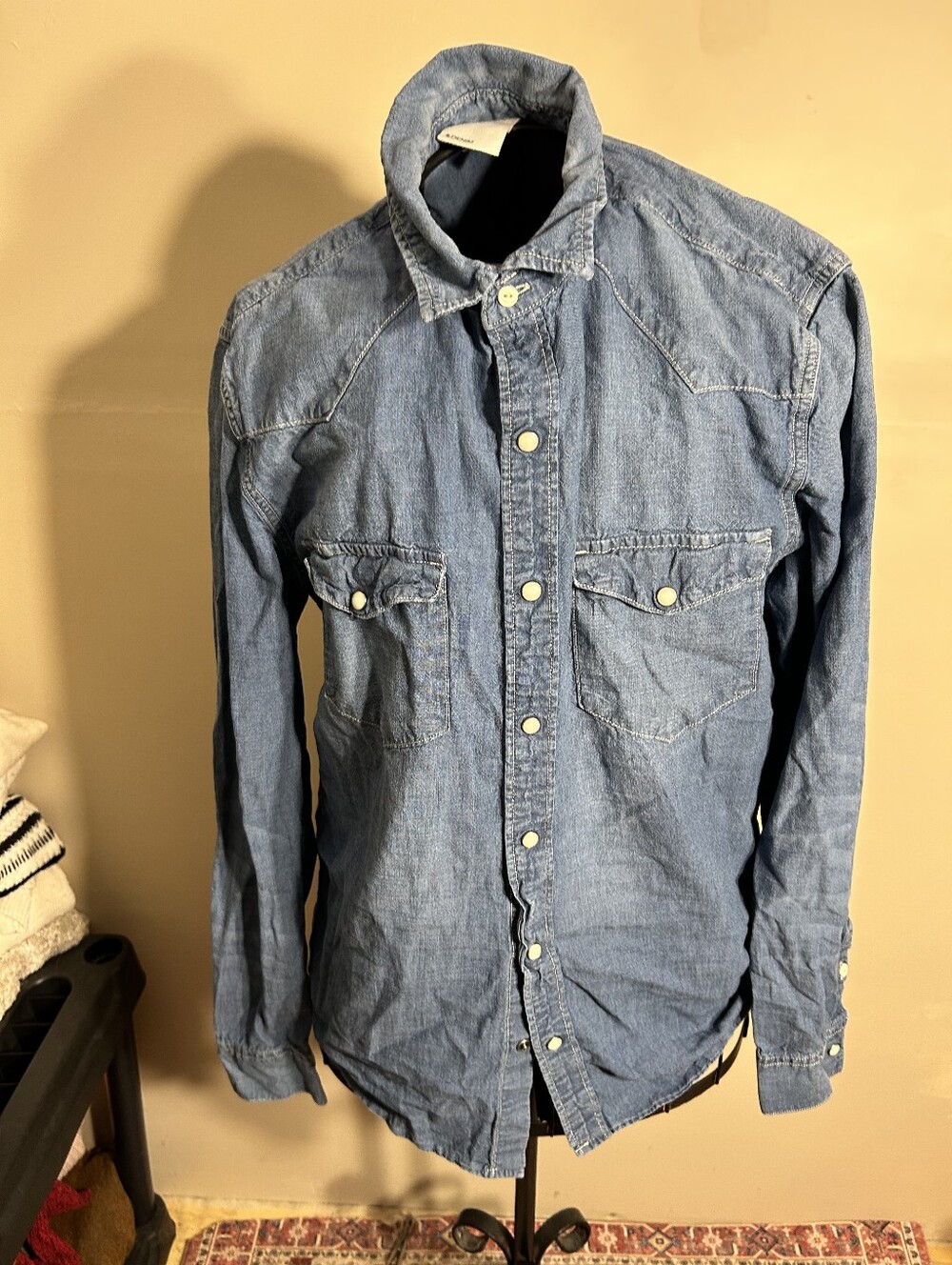 denim  size medium womens shirt blue jean snap button down blouse western